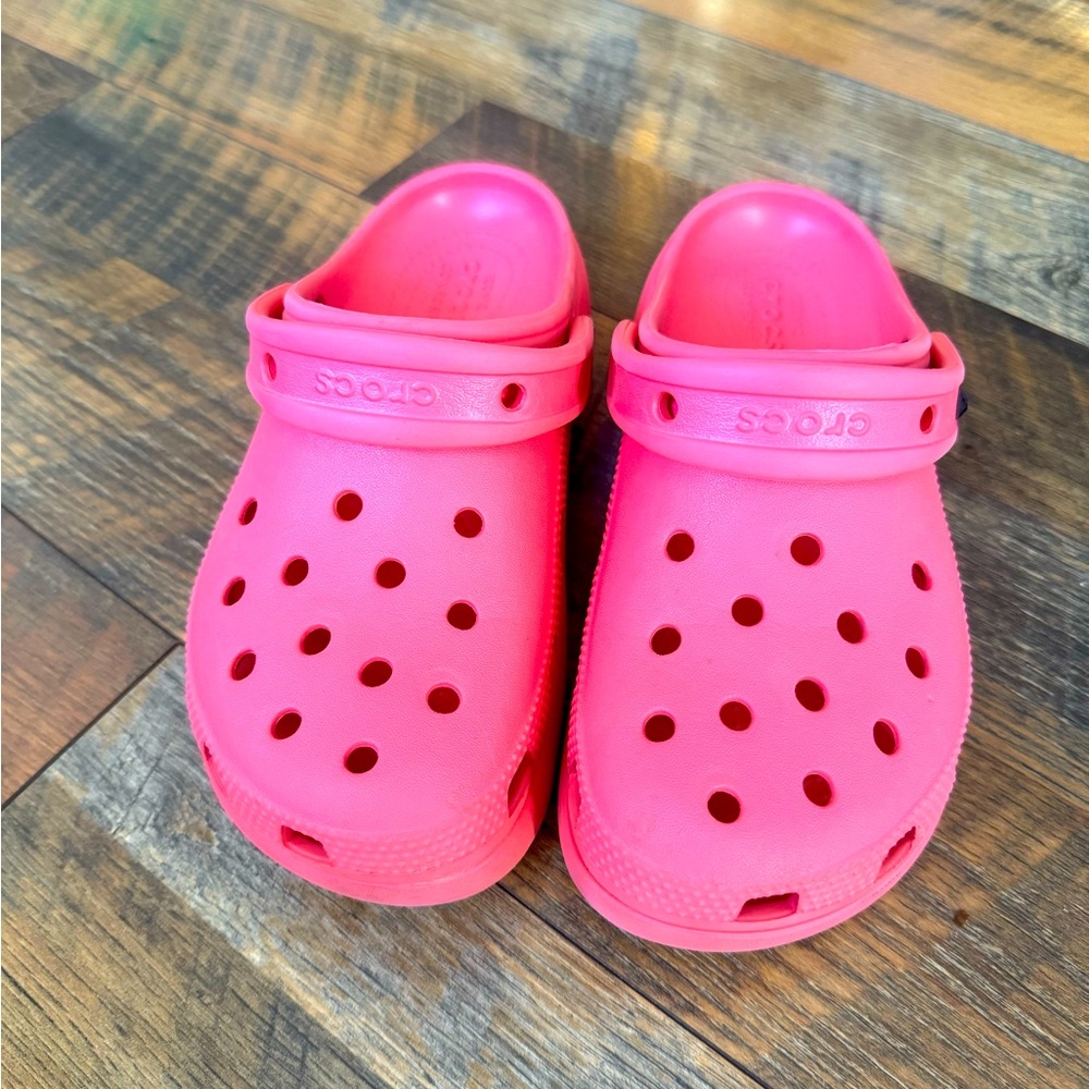 Crocs Womens Classic Platform Clog, size 5.